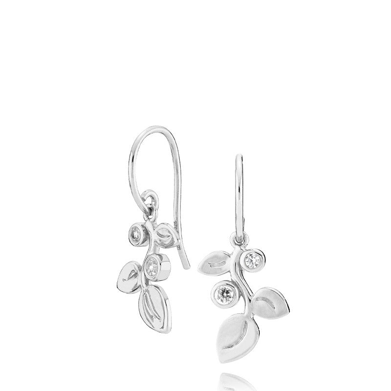 Amber ørehænger i sterlingsølv med hvide zirkonia og blomsterbladsdesign fra Izabel Camille.